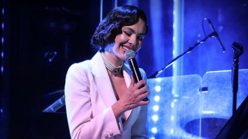 BERGÜZAR KOREL ‘HATIRLADIKÇA’ İLE SAHNEDE